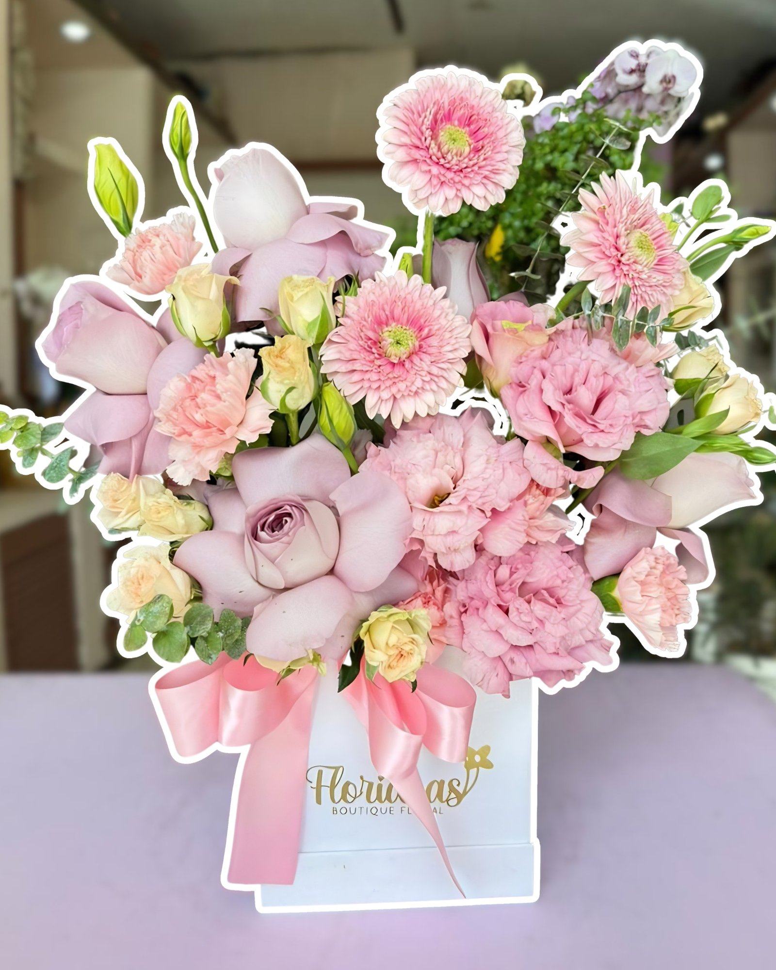 Sorprende con un arreglo floral que transforma cualquier momento en algo inolvidable ✨¡Perfecto para cumpleaños, aniversarios o simplemente para recordarle a alguien lo especial que es! 🎁Agenda hoy tu arreglo floral y haz que cada detalle hable por ti ✨📲 WhatsApp: https://wa.link/s1glww📞 (998) 287 3704🌐 www.florescancun.com.mx#FloresCancun #Floreriacancun #RamosDeRosas #RosasCancun #EnvioDeFloresCancun #RegalosCancun #DetallesRomanticos #Cancun