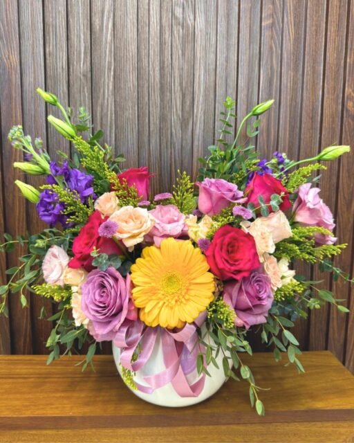 Hay detalles que cambian el día completo 💐✨Un arreglo floral no solo se ve bonito, se siente. Ilumina espacios, provoca sonrisas y dice justo lo que a veces no sabemos cómo expresar.Escríbenos y encuentra el arreglo perfecto para sorprender:📲 WhatsApp: https://wa.link/s1glww📞 (998) 287 3704🌐 www.florescancun.com.mx#FloresCancun #Floreriacancun #RamosDeRosas #RosasCancun #EnvioDeFloresCancun #RegalosCancun #DetallesRomanticos #Cancun