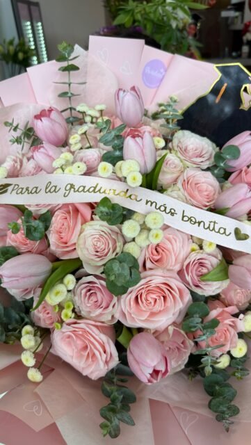 ✨Colección Graduaciones✨
Tenemos los complementos perfectos para hacer aún más especial tu pedido de flores para festejar a tu graduada/o 🎓💐
✨Toppers de graduación para arreglos o ramos
✨Orbz de 24” y 32” personalizados
✨Cáritas graduadas personalizadas
✨Listón para decorar ramos
Para más información o conocer el catálogo ¡Contáctanos!👇🏼
📱WhatsApp: 998 167 8206 https://walink.co/z7nzn9
💻www.florescancun.com.mx
#grad2026 #graduaciones #florespararegalar #cancún