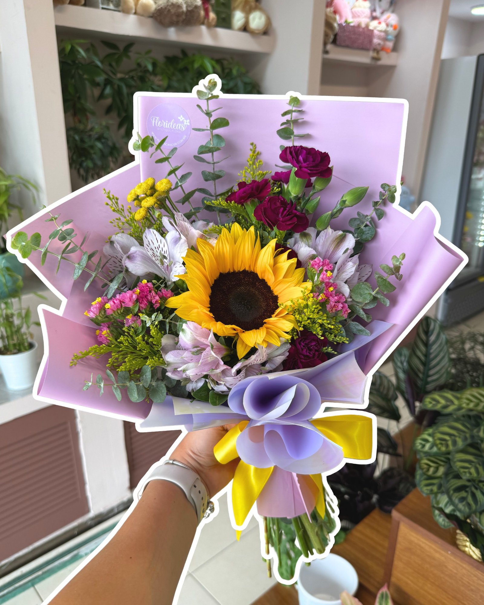 Hay detalles que no llegan por casualidad, llegan porque alguien pensó en ti 🌻

Si te llegara uno así… ¿qué pensarías? 👀

¡Agenda tu entrega hoy!
📲 WhatsApp: https://wa.link/s1glww
📞 (998) 287 3704
🌐 www.florescancun.com.mx

#Girasoles #RegalarFlores #DetallesQueEnamoran #IdeasDeRegalo #MomentosEspeciales #Flores #Cancun #RegalosOriginales