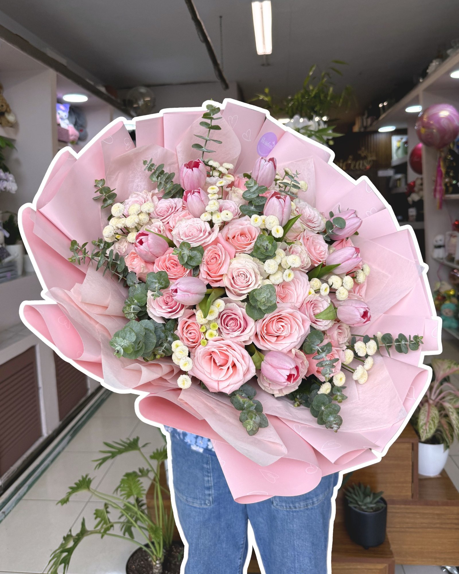 Suave, elegante y lleno de detalles 💗
Un ramo que combina rosas en tonos pastel, acentos delicados y una presentación que lo hace imposible de ignorar.
¡Ideal para sorprender de una forma más especial! ✨
Escríbenos y agenda tu pedido
📲 WhatsApp: 998 167 8206 https://wa.link/s1glww
📞 (998) 287 3704
🌐 www.florescancun.com.mx
#ramosdeflores #rosas #floresadomicilio #arreglosflorales #floreriacancun #regaloselegantes #floresmexico #cancun
