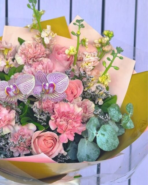 Flores porque sí, porque hoy, porque se te antojó alegrarle el día a alguien 💐
Un ramo siempre encuentra una buena razón para llegar a sus manos
¡Haz tu pedido por WhatsApp!
📲 WhatsApp: 998 167 8206 https://wa.link/s1glww
📞 (998) 287 3704
🌐 www.florescancun.com.mx
#ramosdeflores #floresadomicilio #floreriacancun #florescancun #regalosconflores #arreglosflorales