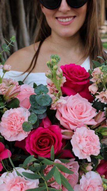 A veces no necesitas una fecha especial…solo necesitas recordarle cuánto significa para ti. 🌷🤍

Envíale sus flores favoritas, haz que hoy sea un día especial💫
Para más información ¡Contáctanos!👇🏼
📲 WhatsApp: 998 167 8206  https://wa.link/s1glww 
📞 (998) 287 3704
🌐 www.florescancun.com.mx

#florescancun #floresencancun #floreriacancun #florideas